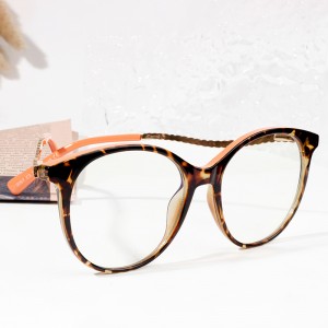 kekere obinrin eyeglass awọn fireemu