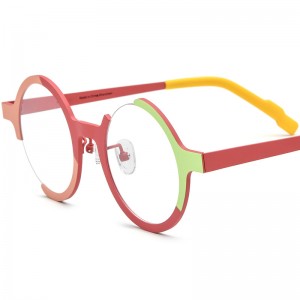 Round vintage optical frame in pure titanium