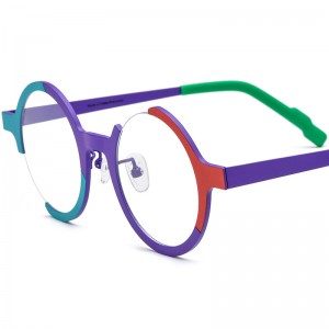 Round vintage optical frame in pure titanium