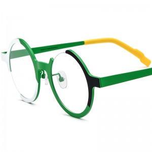 Round vintage optical frame in pure titanium